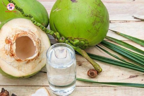 Chuyên gia giải đáp: Rối loạn tiêu hóa uống nước dừa được không?